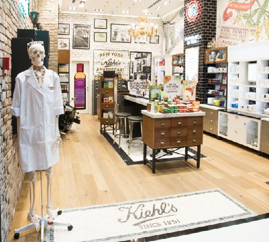 Kiehl's מותג הטיפוח הניו יורקי מעודד צרכנים למחזר מוצרים. סקירה דוסיז צרכנות